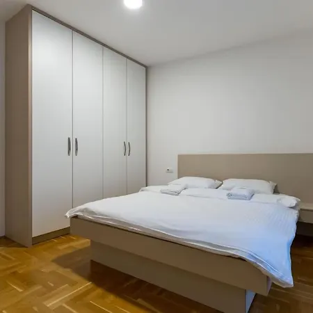 Apartment President Apartman 1 *
